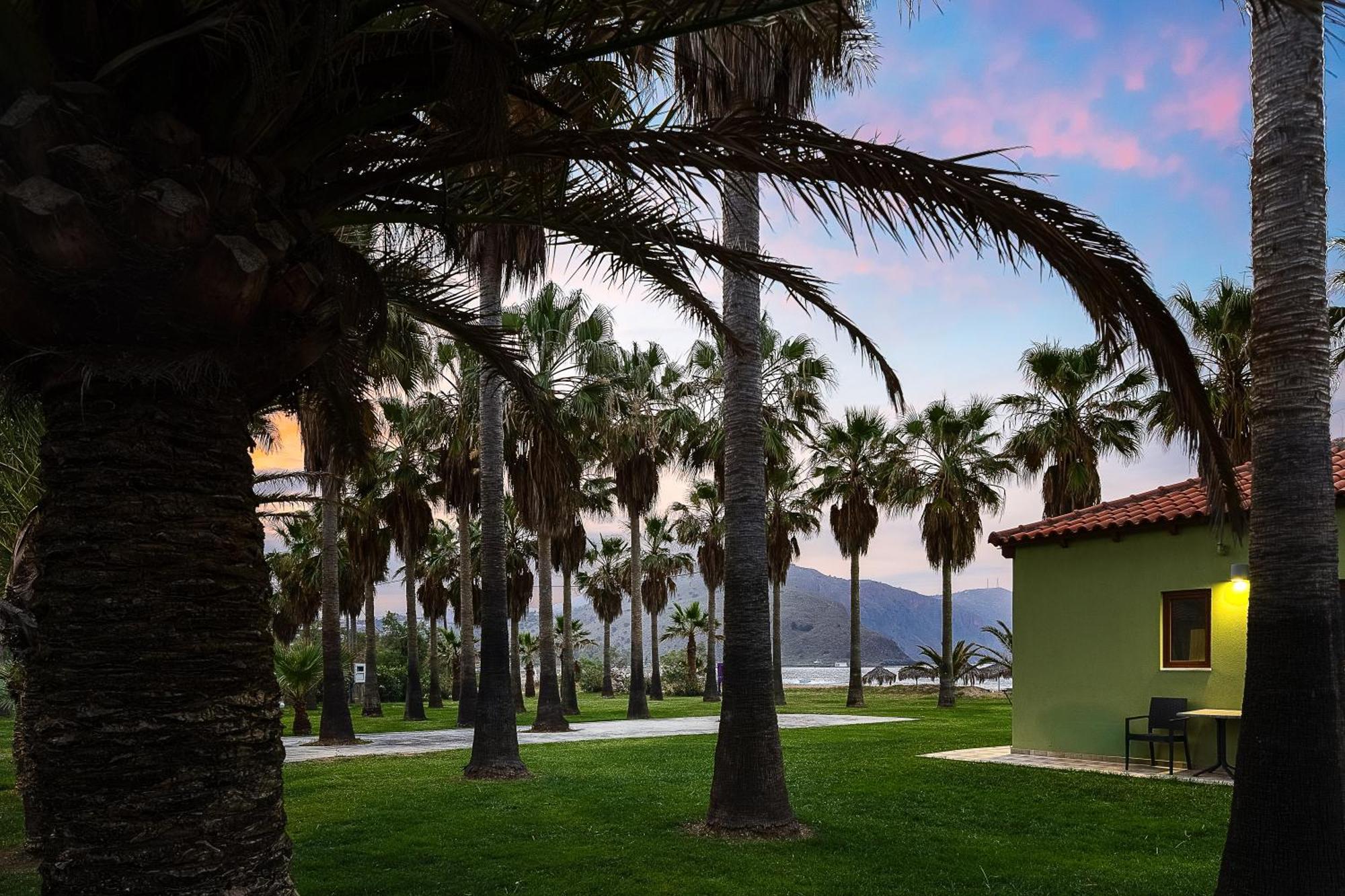 La Palma Beachfront Suites Георгиуполис Экстерьер фото