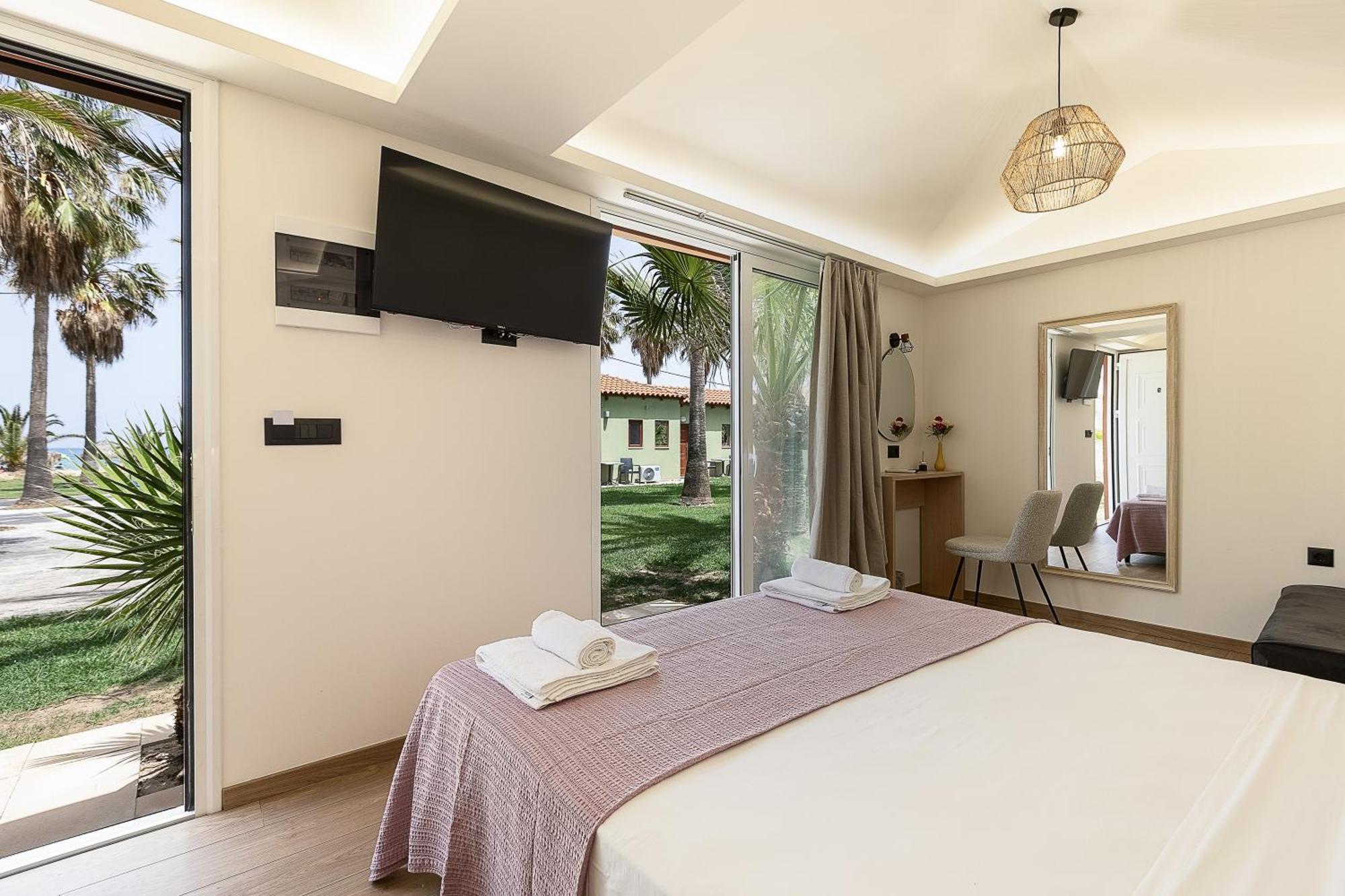 La Palma Beachfront Suites Георгиуполис Экстерьер фото