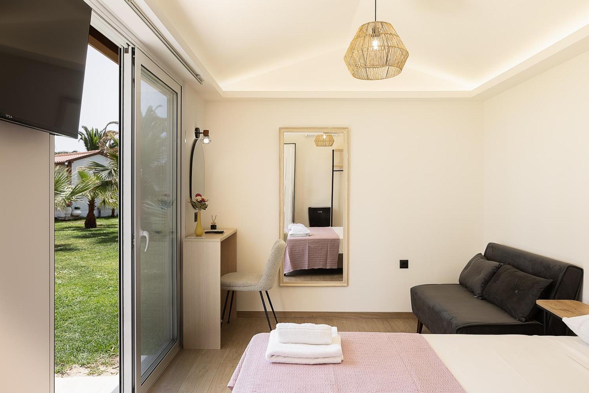 La Palma Beachfront Suites Георгиуполис Экстерьер фото