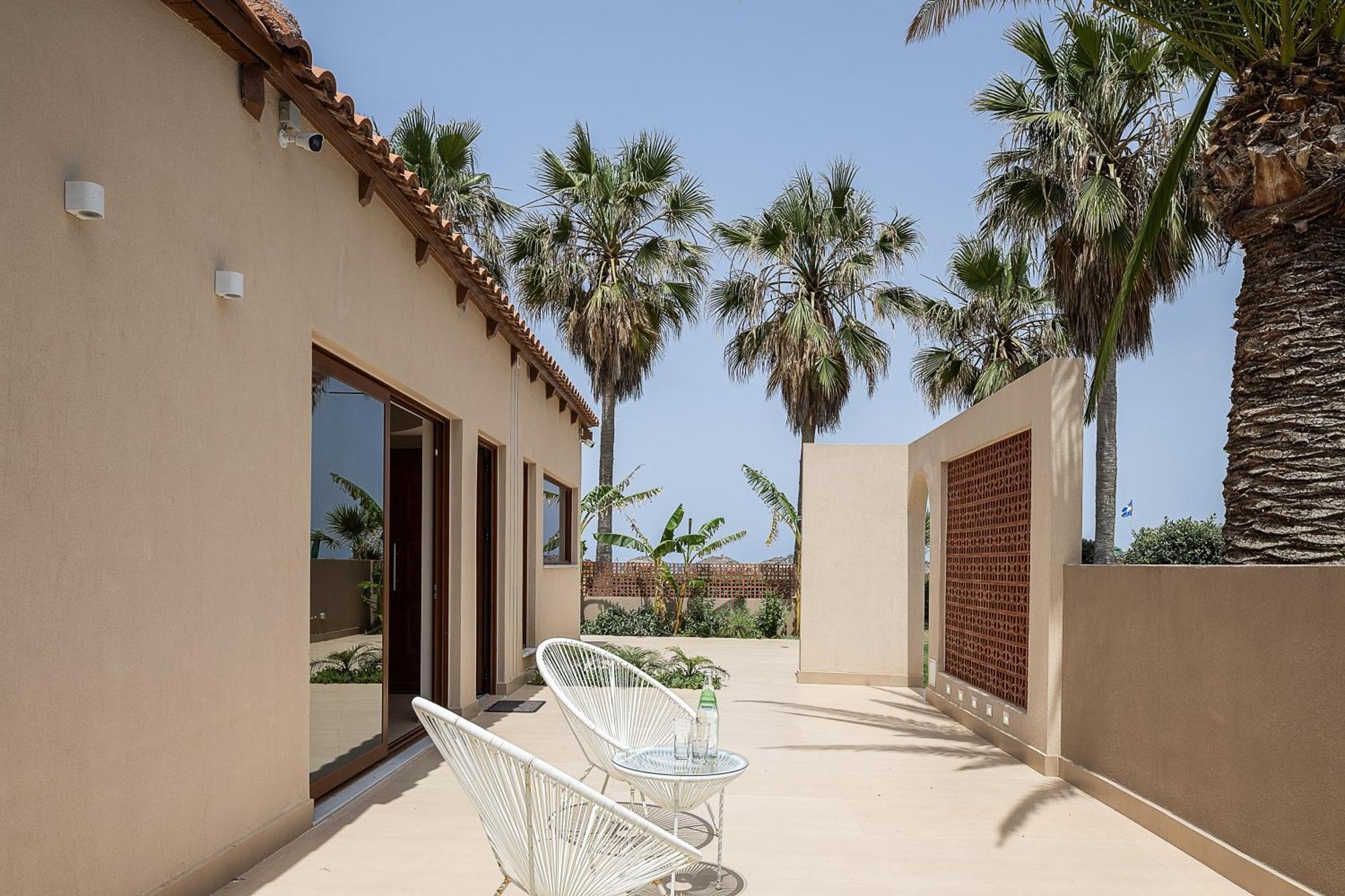 La Palma Beachfront Suites Георгиуполис Экстерьер фото