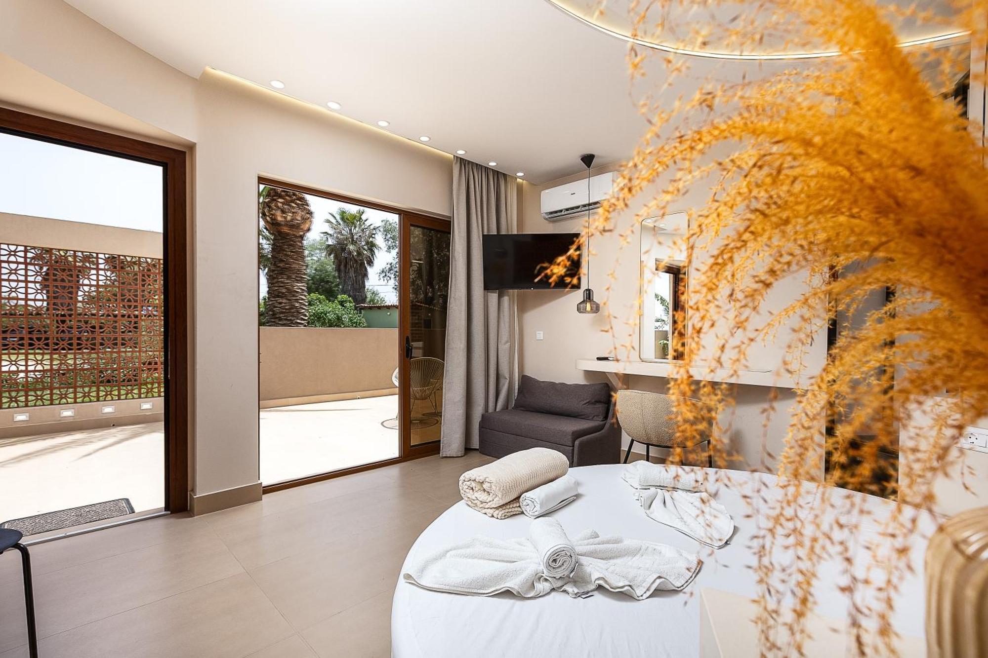 La Palma Beachfront Suites Георгиуполис Экстерьер фото
