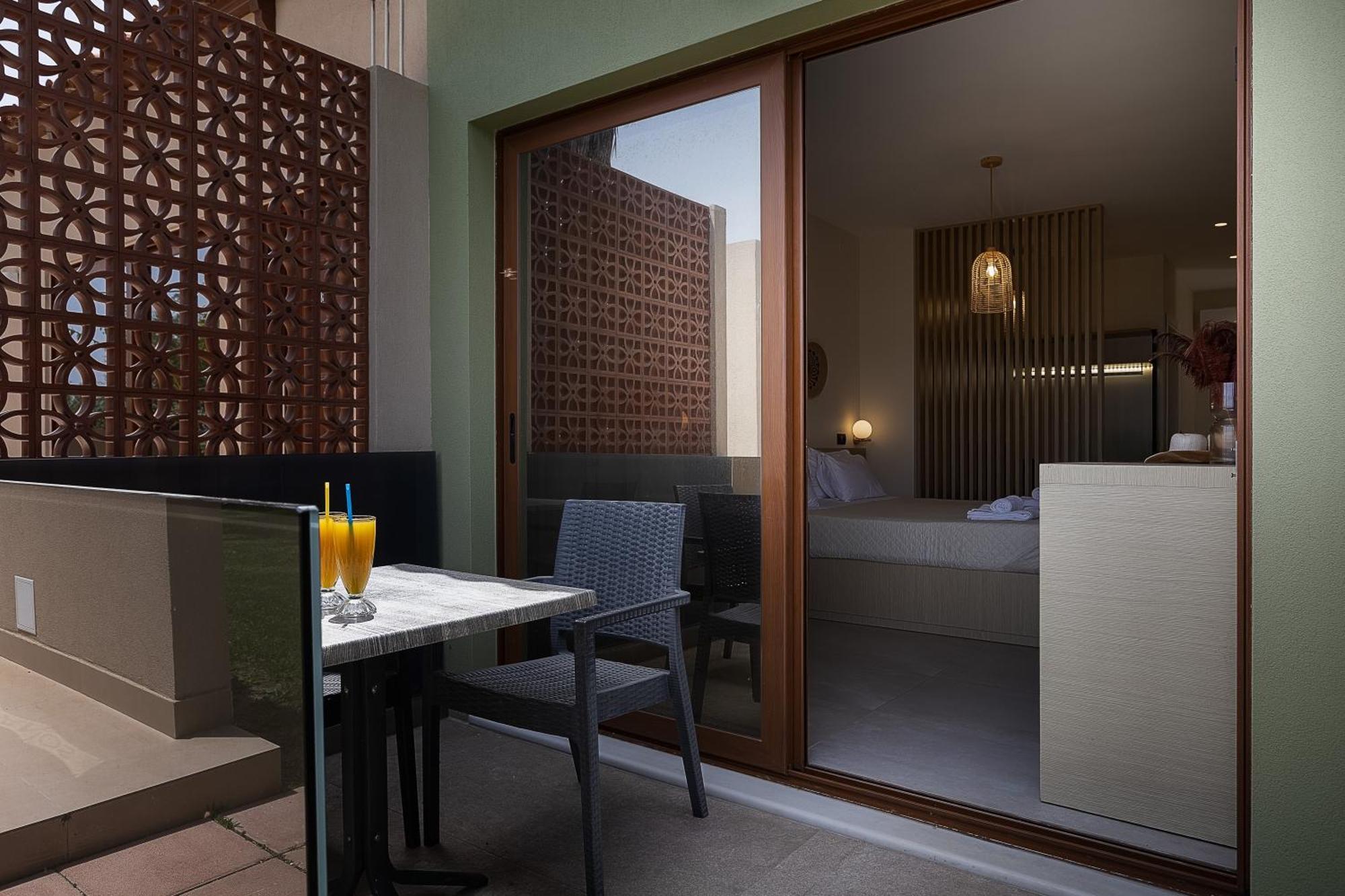 La Palma Beachfront Suites Георгиуполис Экстерьер фото