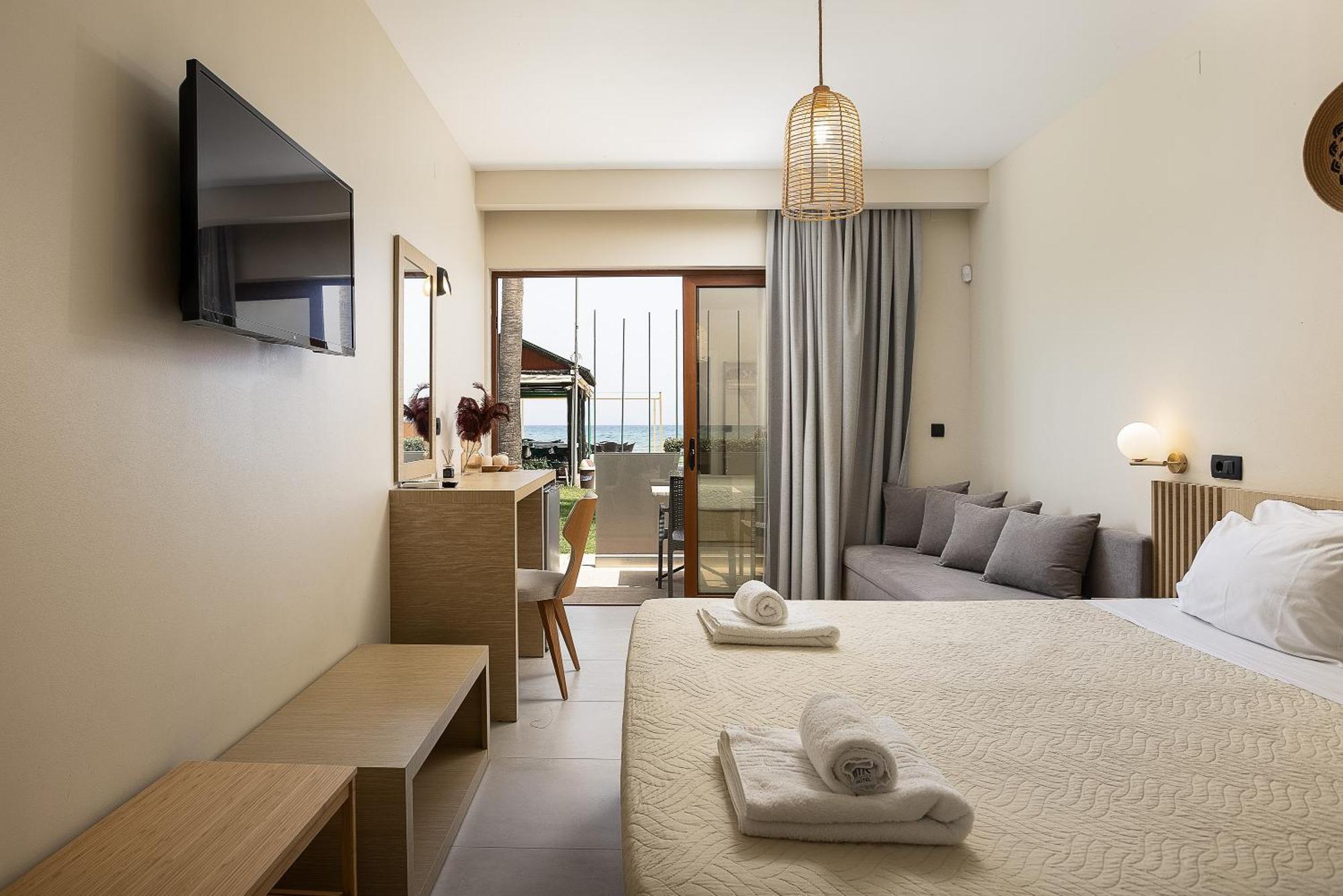 La Palma Beachfront Suites Георгиуполис Экстерьер фото