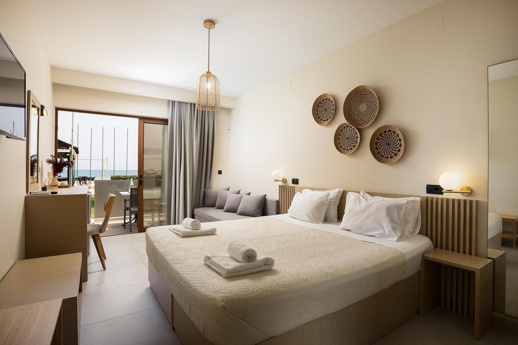 La Palma Beachfront Suites Георгиуполис Экстерьер фото