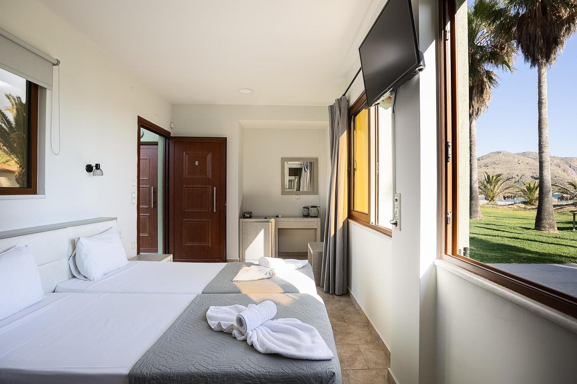 La Palma Beachfront Suites Георгиуполис Экстерьер фото