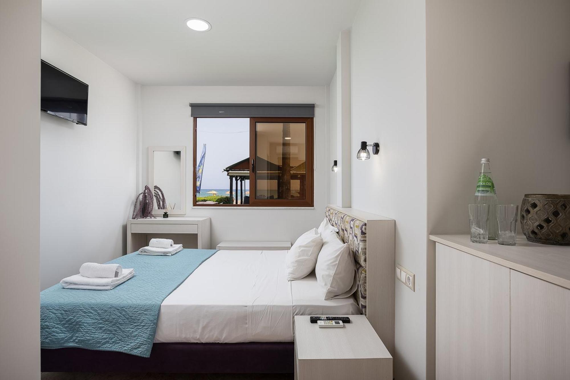 La Palma Beachfront Suites Георгиуполис Экстерьер фото