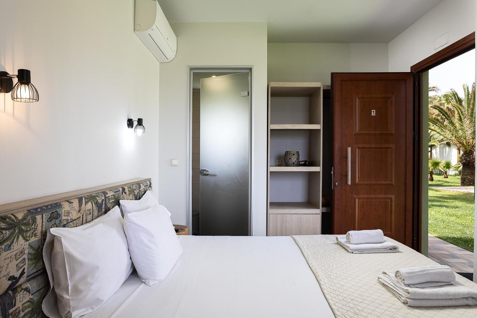 La Palma Beachfront Suites Георгиуполис Экстерьер фото