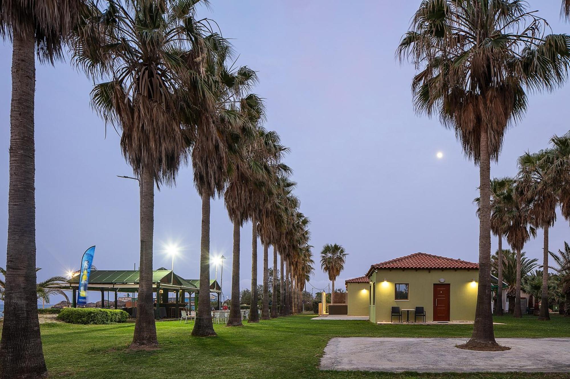 La Palma Beachfront Suites Георгиуполис Экстерьер фото