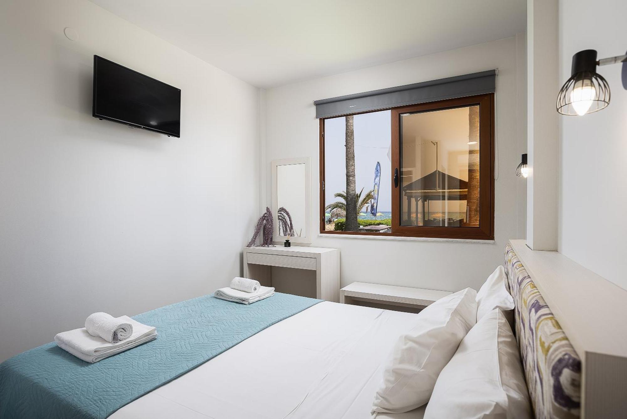 La Palma Beachfront Suites Георгиуполис Экстерьер фото